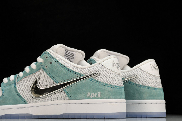 april skkateboards x nk sb dunk low fd2562-400