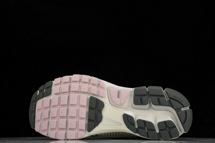 nike zoom vomero 5 "520/silver/pink" fn3695-001