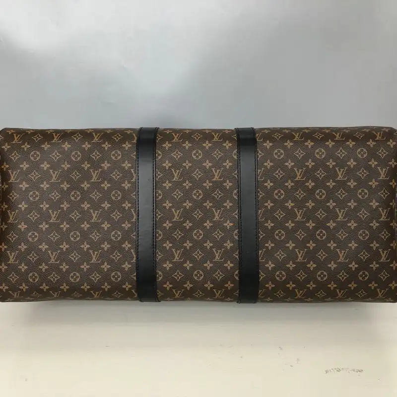 LV Bags 2010B570038