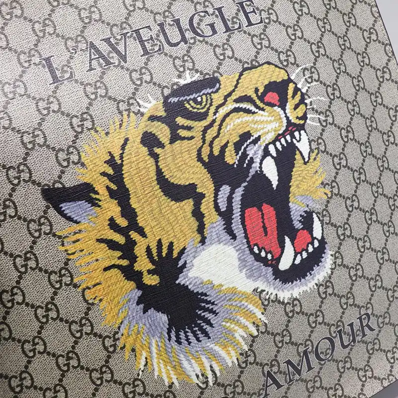 G*u*i tote bags 19gm0008