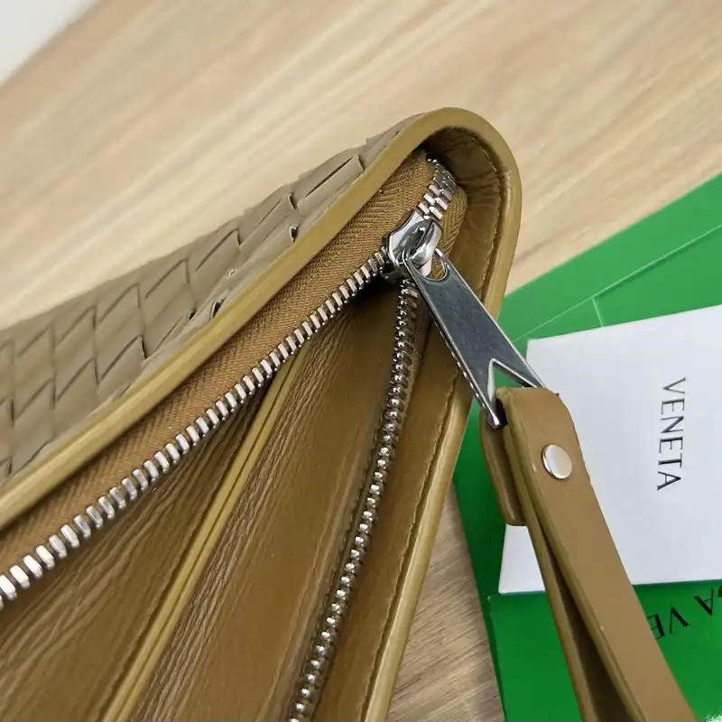 Bottega Veneta Bag 2209SF0019