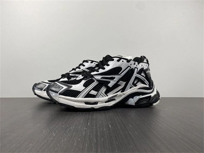 BestValue BLCG Runner White Black White 677403 W3RB2 4449