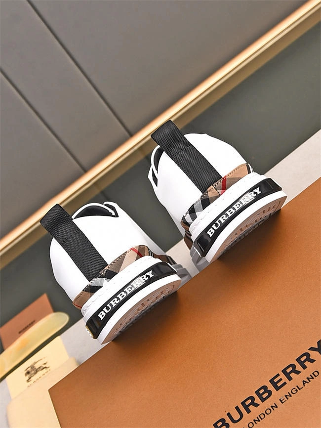 Burberry Sneaker Stylish 2620