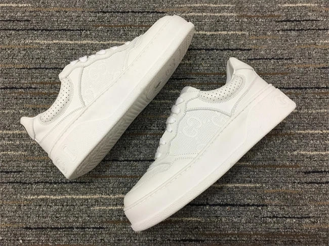 fashionable G*u*i low top sneaker 562