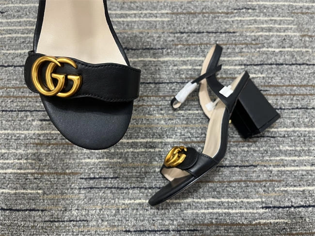 minimalist G*u*i pump 535