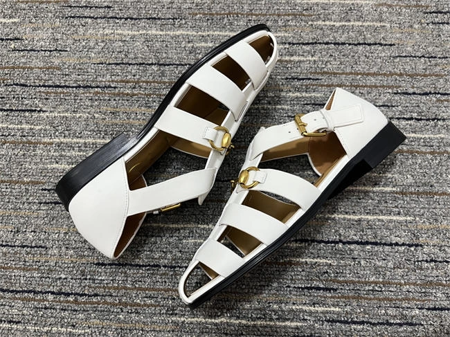 G*u*i sandals packable 365