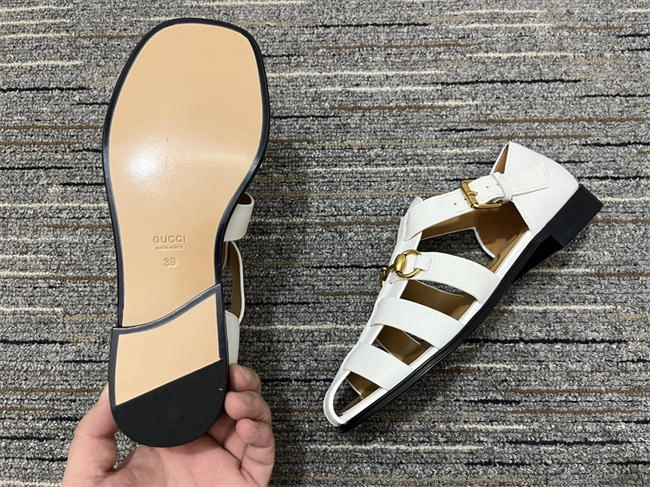 G*u*i sandals packable 365