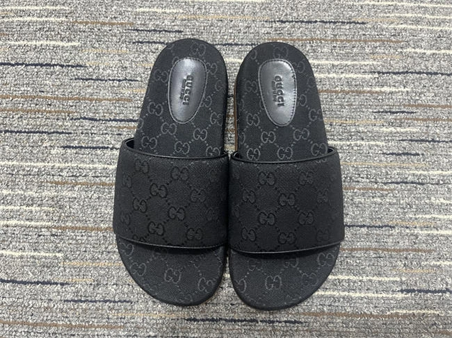 G*u*i side women neat 458