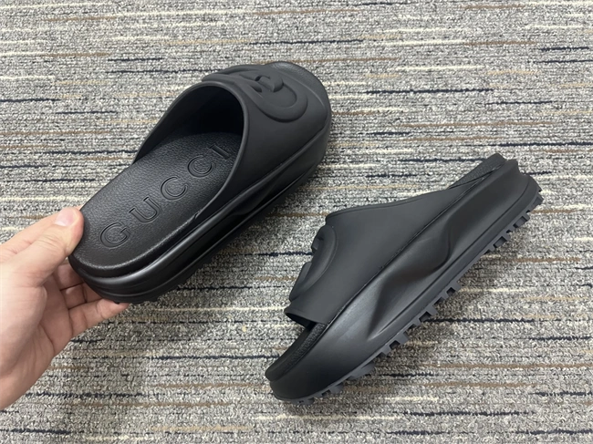 stretchable G*u*i slide 401