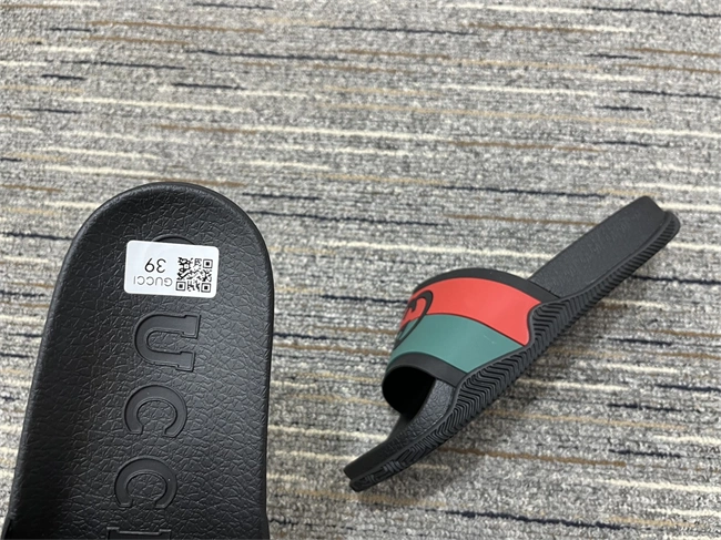 G*u*i slide casual 419