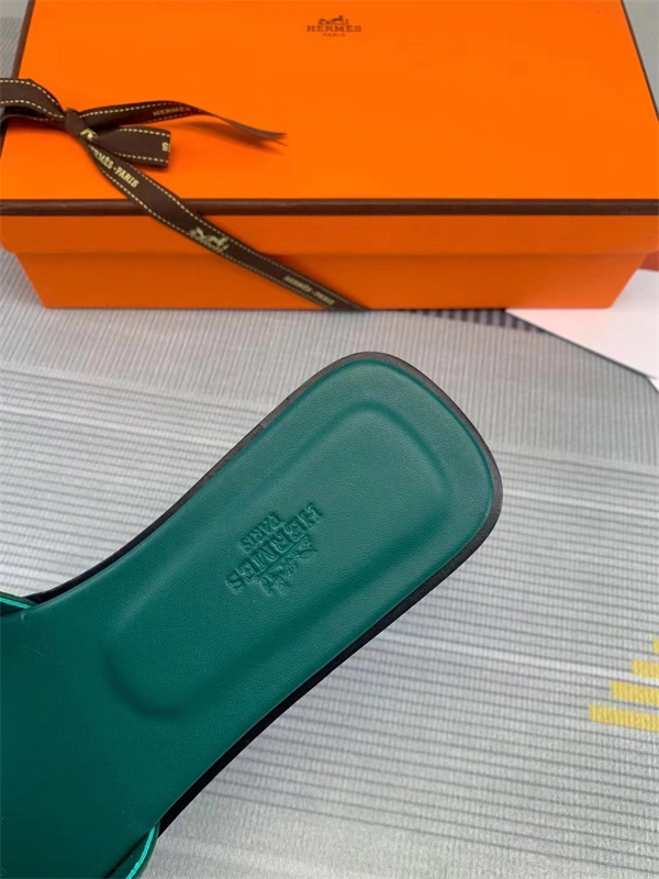 Versatile H Slipper 2339