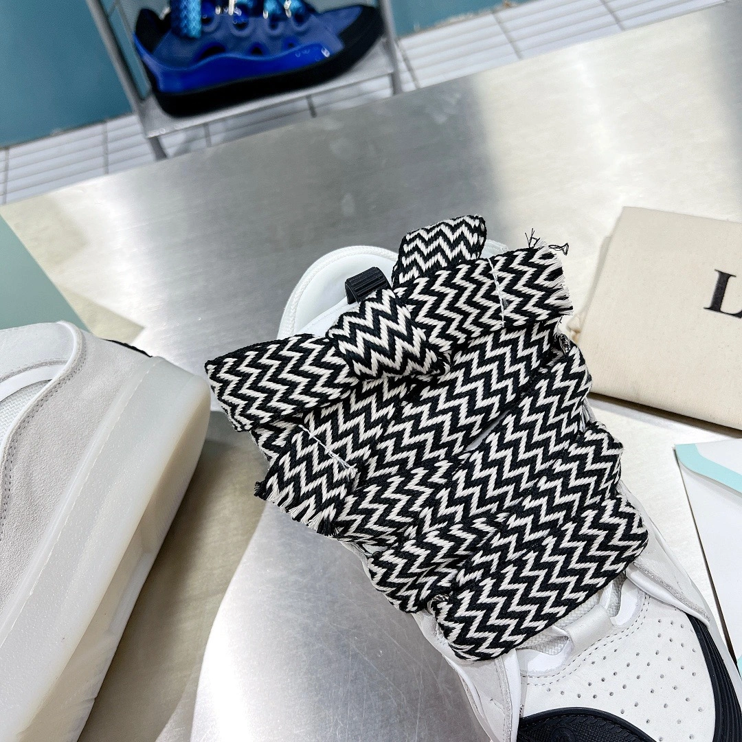 Supportive Lanvon Curb Sneaker 867