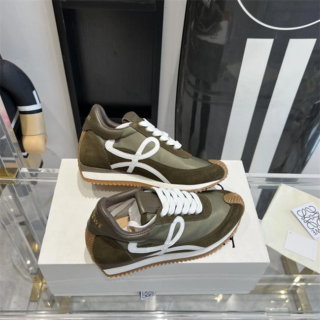 UrbanChic Loewe Sneaker 2475