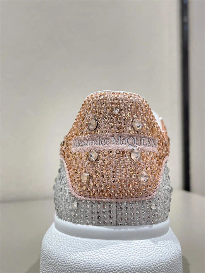 Attractive Mc Queen 2509