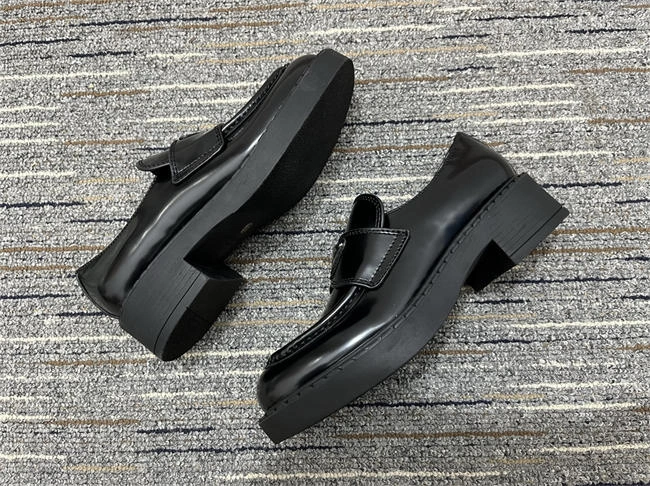 Breathable Prada Loafer Women 3340