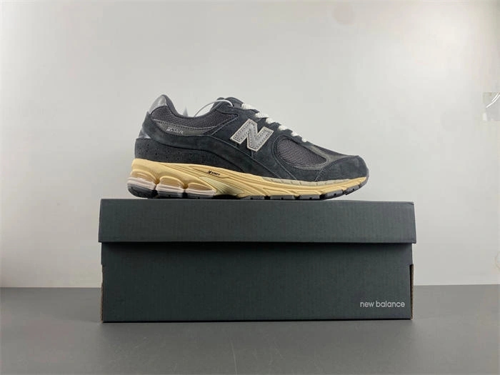 Bright new balance NB M2002RHO 5830
